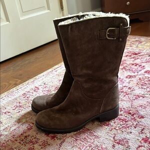 UGG Brown Winter Boots with Sturdy Soles and Cozy Lining